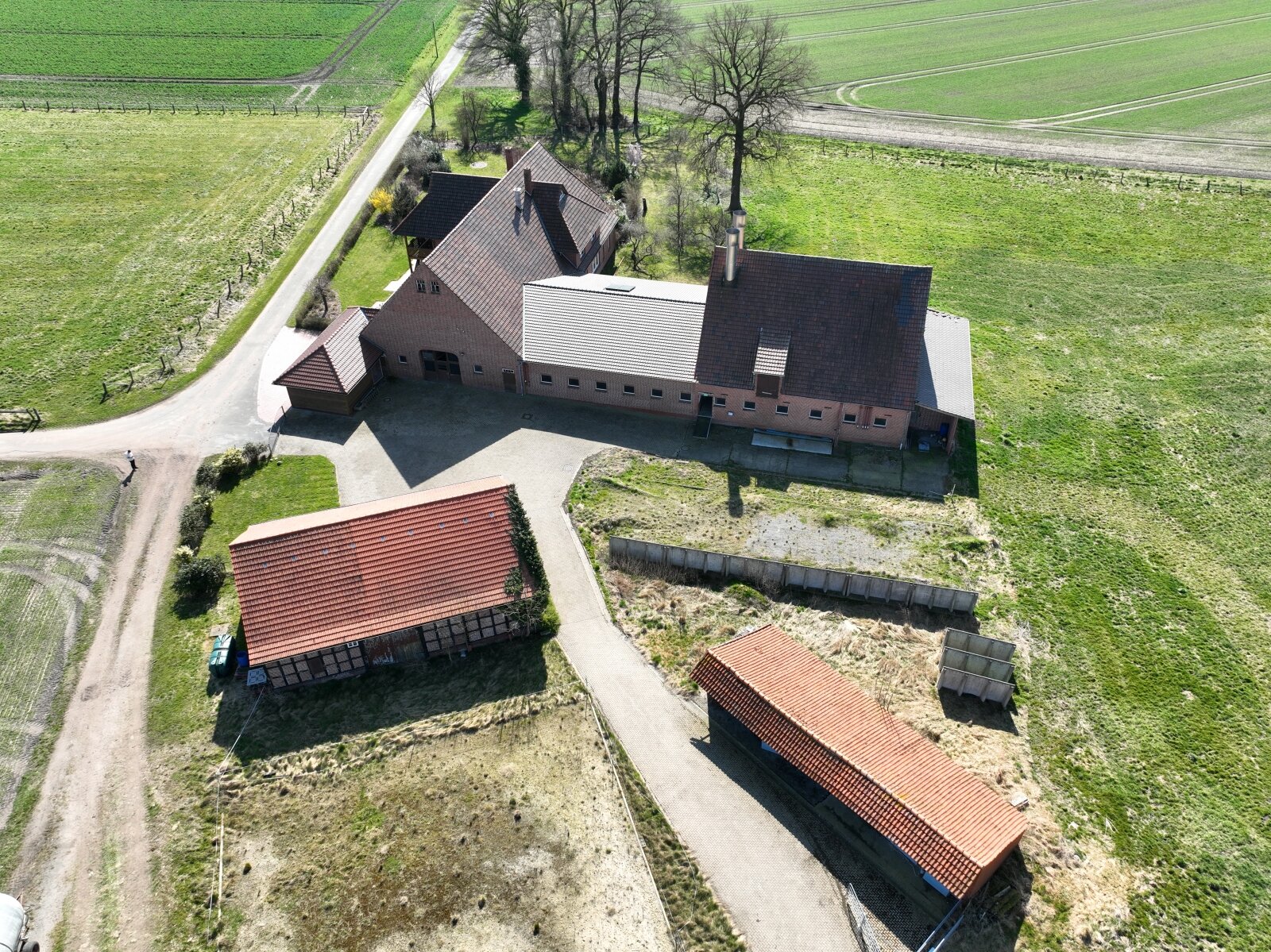 ****Außergewöhnliche Hofstelle in Alleinlage mit großzügigem Grundstück und vielseitigen Nutzungsmöglichkeiten 